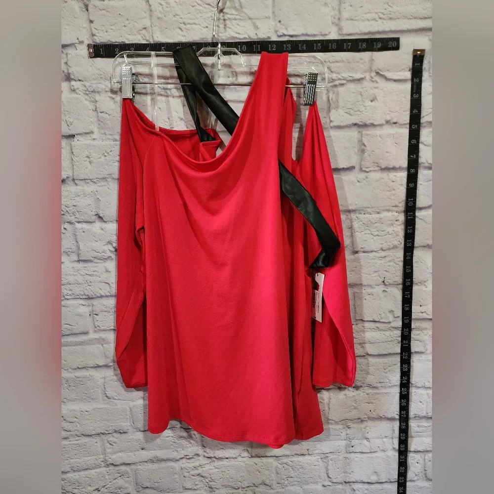 Bold Elements edgy RED shirt with cold shoulder leather detail Size 1X NEW